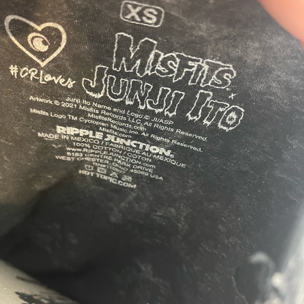 Ripple Junction Misfits and Junji Ito Black and White Graphic Muscle Tee - Picture 4 of 4